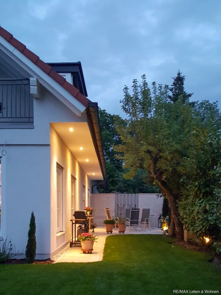 Terrasse Doppelhaush�lfte Oberschlei�heim