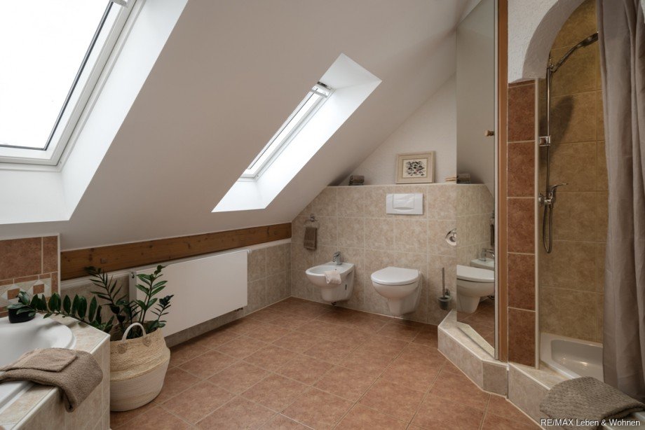 Masterbad Doppelhaush�lfte Oberschlei�heim