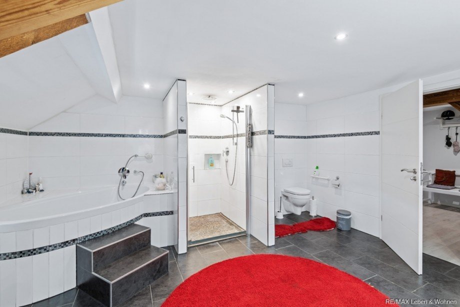 Bad 2.OG Mehrfamilienhaus Au in der Hallertau / Abens