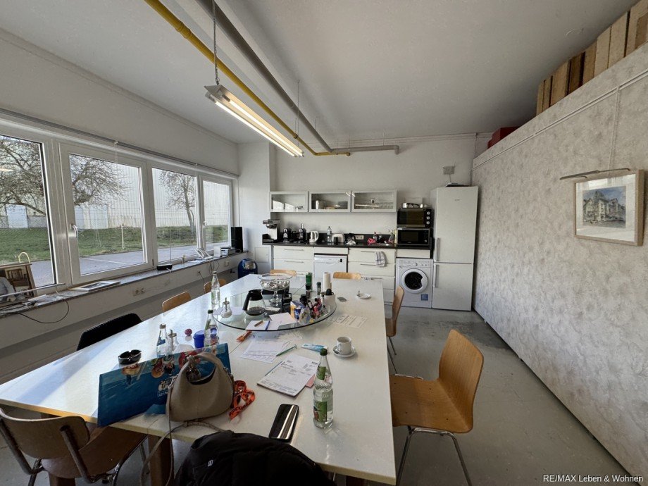 K�che / Essbereich Halle / Lager / Produktion Dachau