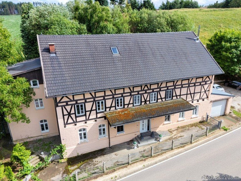 Front Au in der Hallertau / Abens Mehrfamilienhaus Mehrgenarationenhaus / Ferienhaus / SeminarhausRenoviert mit 3 Wohnungen / 686m� Wohfl�che / Aufzug