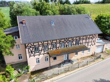 Hauptbild Mehrgenarationenhaus / Ferienhaus / SeminarhausRenoviert mit 3 Wohnungen / 686m� Wohfl�che / Aufzug
