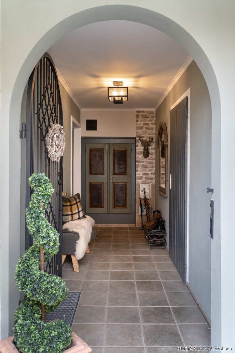 Windfang mit Zugang Garage Doppelhaush�lfte Oberschlei�heim