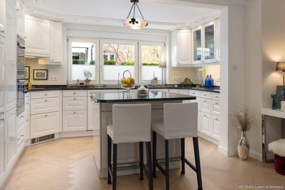 K�che mit Insel Doppelhaush�lfte Oberschlei�heim